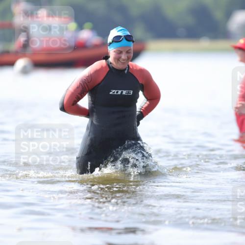 22.06.2025 - Viking Triathlon H.Heesch http://msf.ph/oto/8058699 22.06.2025 10:59:26 Schwimmen 459, 476 meine-sportfotos.de