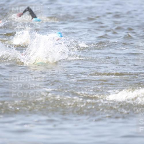 22.06.2025 - Viking Triathlon H.Heesch http://msf.ph/oto/8058700 22.06.2025 10:28:39 Schwimmen 15, 258, 301, 368, 414 meine-sportfotos.de