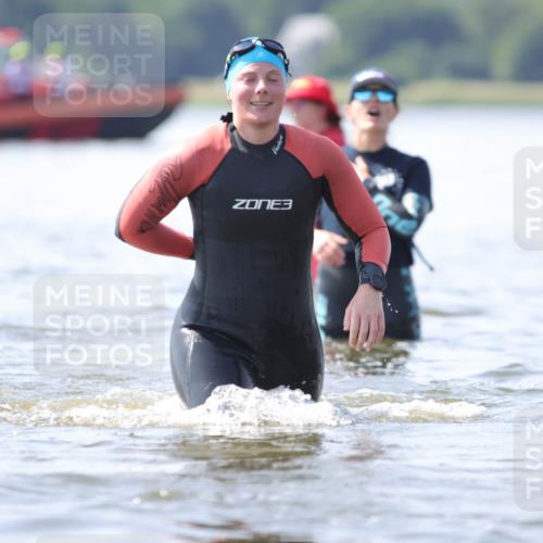 22.06.2025 - Viking Triathlon H.Heesch http://msf.ph/oto/8058704 22.06.2025 10:59:28 Schwimmen 459, 476 meine-sportfotos.de