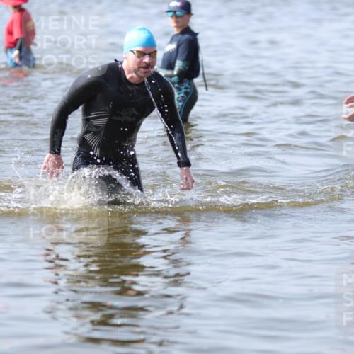 22.06.2025 - Viking Triathlon H.Heesch http://msf.ph/oto/8058708 22.06.2025 10:28:40 Schwimmen 15, 258, 301, 368, 414 meine-sportfotos.de