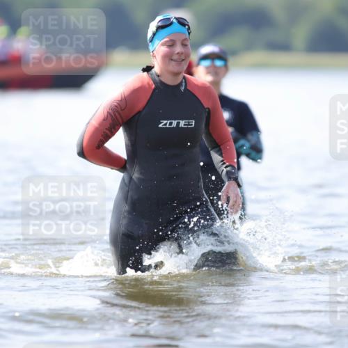 22.06.2025 - Viking Triathlon H.Heesch http://msf.ph/oto/8058709 22.06.2025 10:59:28 Schwimmen 459, 476 meine-sportfotos.de