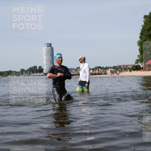22.06.2025 - Viking Triathlon Michael Strokosch http://msf.ph/oto/8058710 22.06.2025 10:49:51 Schwimmen 69, 140, 270, 273, 356, 453 meine-sportfotos.de