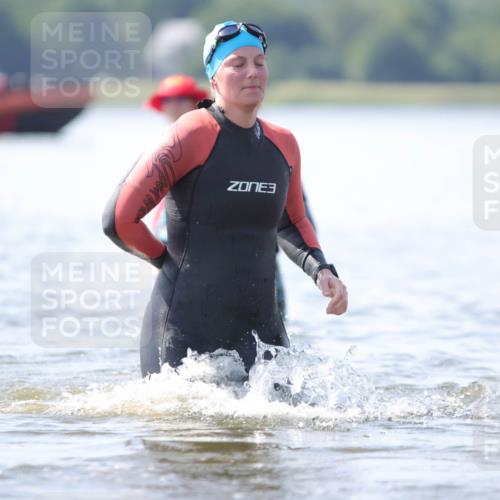 22.06.2025 - Viking Triathlon H.Heesch http://msf.ph/oto/8058714 22.06.2025 10:59:28 Schwimmen 459, 476 meine-sportfotos.de