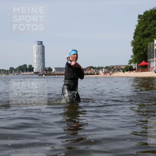 22.06.2025 - Viking Triathlon Michael Strokosch http://msf.ph/oto/8058716 22.06.2025 10:49:52 Schwimmen 69, 140, 270, 273, 356, 453 meine-sportfotos.de