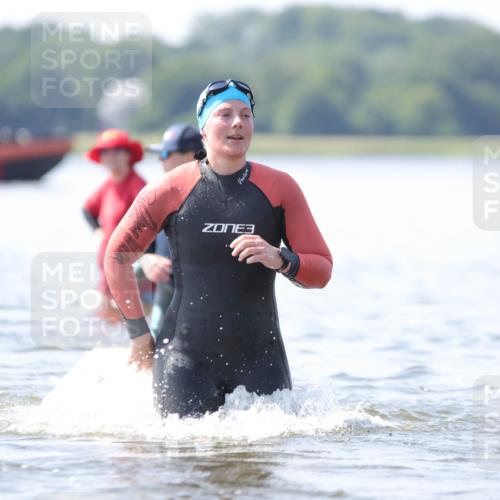22.06.2025 - Viking Triathlon H.Heesch http://msf.ph/oto/8058717 22.06.2025 10:59:29 Schwimmen 459, 476 meine-sportfotos.de
