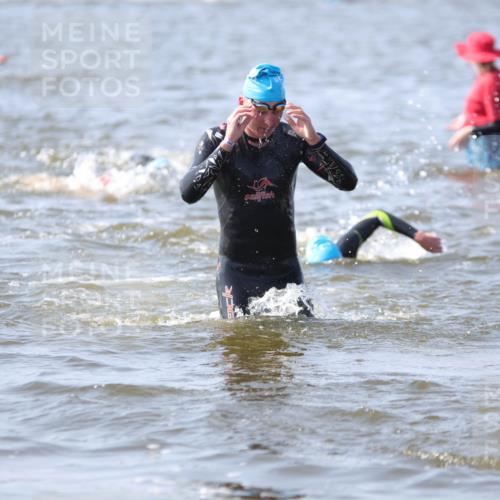 22.06.2025 - Viking Triathlon H.Heesch http://msf.ph/oto/8058719 22.06.2025 10:28:41 Schwimmen 15, 258, 301, 368, 414 meine-sportfotos.de