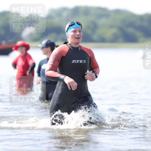 22.06.2025 - Viking Triathlon H.Heesch http://msf.ph/oto/8058721 22.06.2025 10:59:29 Schwimmen 459, 476 meine-sportfotos.de