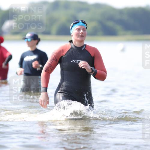 22.06.2025 - Viking Triathlon H.Heesch http://msf.ph/oto/8058728 22.06.2025 10:59:30 Schwimmen 459, 476 meine-sportfotos.de