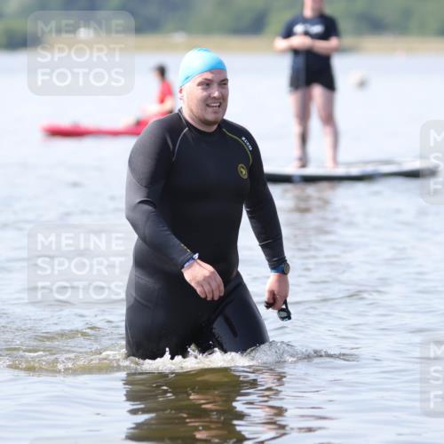 22.06.2025 - Viking Triathlon H.Heesch http://msf.ph/oto/8058741 22.06.2025 11:06:04 Schwimmen 303 meine-sportfotos.de