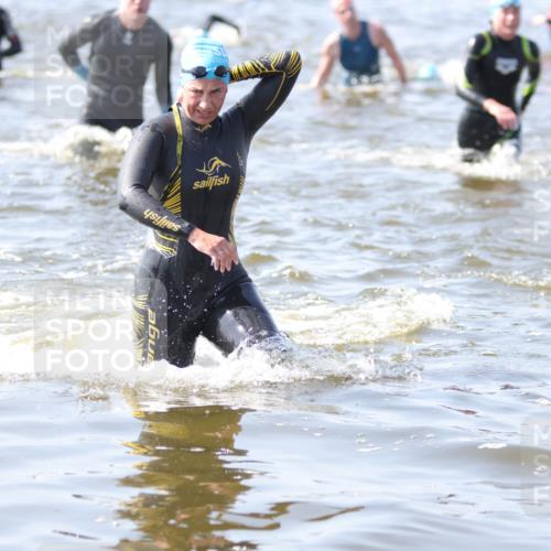 22.06.2025 - Viking Triathlon H.Heesch http://msf.ph/oto/8058750 22.06.2025 10:28:46 Schwimmen 15, 258, 301, 368, 384, 414, 443, 628 meine-sportfotos.de