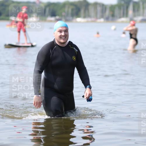 22.06.2025 - Viking Triathlon H.Heesch http://msf.ph/oto/8058751 22.06.2025 11:06:09 Schwimmen 303 meine-sportfotos.de