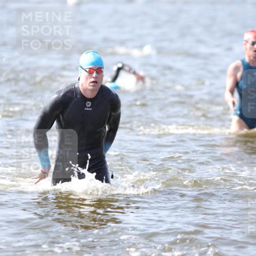 22.06.2025 - Viking Triathlon H.Heesch http://msf.ph/oto/8058760 22.06.2025 10:28:48 Schwimmen 12, 15, 152, 258, 301, 368, 384, 414, 443, 604, 628 meine-sportfotos.de