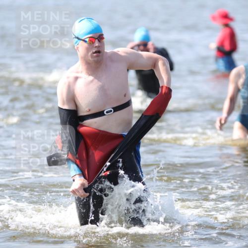 22.06.2025 - Viking Triathlon H.Heesch http://msf.ph/oto/8058783 22.06.2025 10:28:51 Schwimmen 12, 15, 152, 200, 258, 301, 310, 368, 384, 414, 443, 604, 628 meine-sportfotos.de