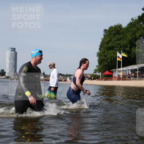 22.06.2025 - Viking Triathlon Michael Strokosch http://msf.ph/oto/8058785 22.06.2025 10:49:59 Schwimmen 69, 97, 140, 270, 273, 356 meine-sportfotos.de