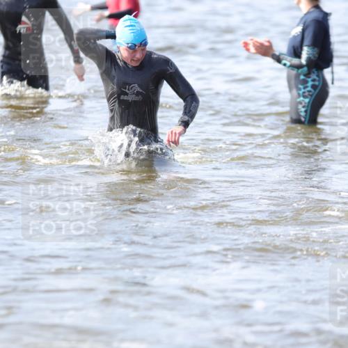 22.06.2025 - Viking Triathlon H.Heesch http://msf.ph/oto/8058798 22.06.2025 10:28:56 Schwimmen 7, 12, 15, 152, 200, 301, 310, 384, 414, 443, 604, 628 meine-sportfotos.de