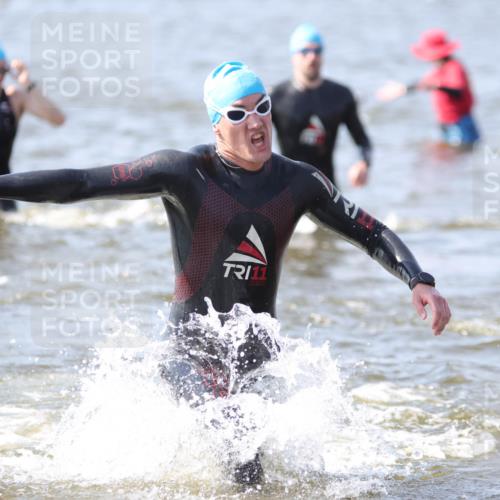 22.06.2025 - Viking Triathlon H.Heesch http://msf.ph/oto/8058812 22.06.2025 10:28:57 Schwimmen 7, 12, 15, 152, 200, 301, 310, 384, 414, 443, 604, 628 meine-sportfotos.de