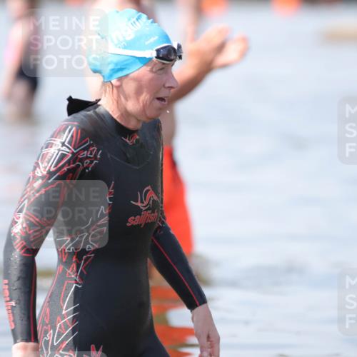 22.06.2025 - Viking Triathlon H.Heesch http://msf.ph/oto/8058813 22.06.2025 11:14:16 Schwimmen 405 meine-sportfotos.de