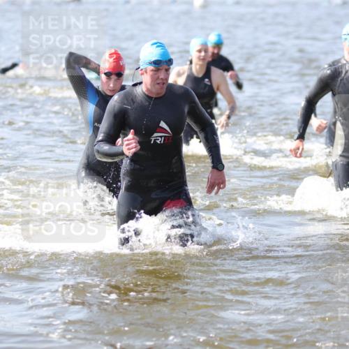 22.06.2025 - Viking Triathlon H.Heesch http://msf.ph/oto/8058830 22.06.2025 10:29:01 Schwimmen 7, 12, 15, 152, 200, 310, 384, 414, 443, 458, 604, 628, 652 meine-sportfotos.de
