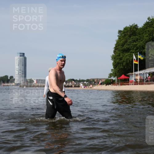 22.06.2025 - Viking Triathlon Michael Strokosch http://msf.ph/oto/8058834 22.06.2025 10:50:02 Schwimmen 69, 97, 140, 270, 273, 356 meine-sportfotos.de