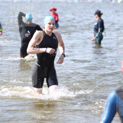 22.06.2025 - Viking Triathlon H.Heesch http://msf.ph/oto/8058856 22.06.2025 10:29:06 Schwimmen 7, 11, 12, 30, 33, 152, 200, 310, 384, 443, 458, 604, 628, 652 meine-sportfotos.de
