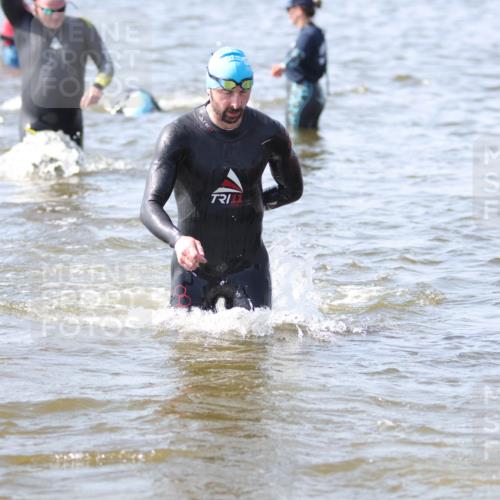 22.06.2025 - Viking Triathlon H.Heesch http://msf.ph/oto/8058868 22.06.2025 10:29:10 Schwimmen 7, 11, 12, 30, 33, 152, 200, 243, 310, 384, 458, 604, 652 meine-sportfotos.de