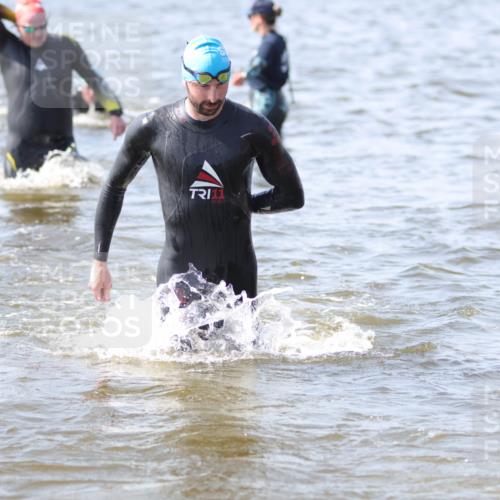 22.06.2025 - Viking Triathlon H.Heesch http://msf.ph/oto/8058874 22.06.2025 10:29:10 Schwimmen 7, 11, 12, 30, 33, 152, 200, 243, 310, 384, 458, 604, 652 meine-sportfotos.de
