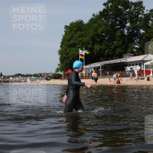 22.06.2025 - Viking Triathlon Michael Strokosch http://msf.ph/oto/8058876 22.06.2025 10:50:15 Schwimmen 431, 463 meine-sportfotos.de