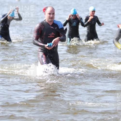 22.06.2025 - Viking Triathlon H.Heesch http://msf.ph/oto/8058881 22.06.2025 10:29:13 Schwimmen 7, 11, 12, 30, 33, 200, 243, 310, 458, 612, 652 meine-sportfotos.de