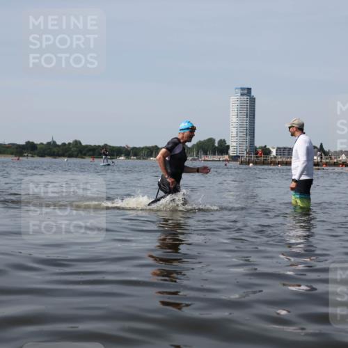 22.06.2025 - Viking Triathlon Michael Strokosch http://msf.ph/oto/8058884 22.06.2025 10:50:23 Schwimmen 24, 431, 463 meine-sportfotos.de