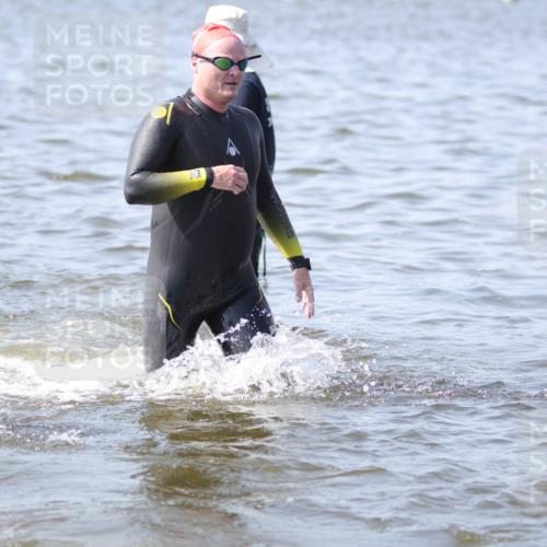 22.06.2025 - Viking Triathlon H.Heesch http://msf.ph/oto/8058885 22.06.2025 10:29:15 Schwimmen 7, 11, 30, 33, 200, 243, 458, 612, 652 meine-sportfotos.de