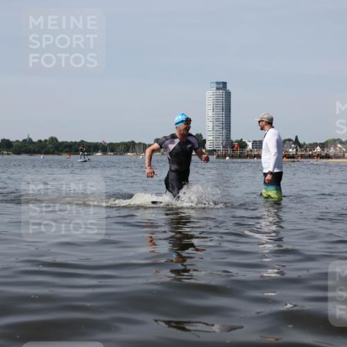 22.06.2025 - Viking Triathlon Michael Strokosch http://msf.ph/oto/8058889 22.06.2025 10:50:24 Schwimmen 24, 202, 418, 431, 463 meine-sportfotos.de