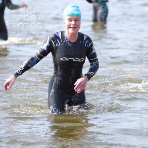 22.06.2025 - Viking Triathlon H.Heesch http://msf.ph/oto/8058901 22.06.2025 10:29:22 Schwimmen 6, 11, 30, 33, 243, 458, 612, 652 meine-sportfotos.de