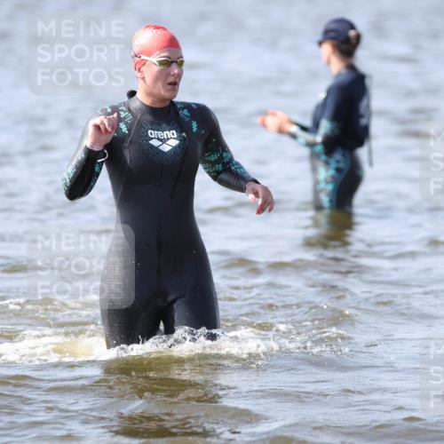 22.06.2025 - Viking Triathlon H.Heesch http://msf.ph/oto/8058907 22.06.2025 10:29:23 Schwimmen 6, 11, 30, 33, 243, 458, 612, 652 meine-sportfotos.de