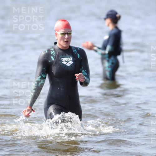 22.06.2025 - Viking Triathlon H.Heesch http://msf.ph/oto/8058909 22.06.2025 10:29:24 Schwimmen 6, 11, 30, 33, 243, 612 meine-sportfotos.de