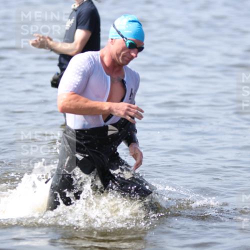 22.06.2025 - Viking Triathlon H.Heesch http://msf.ph/oto/8058928 22.06.2025 10:29:37 Schwimmen 6, 612 meine-sportfotos.de