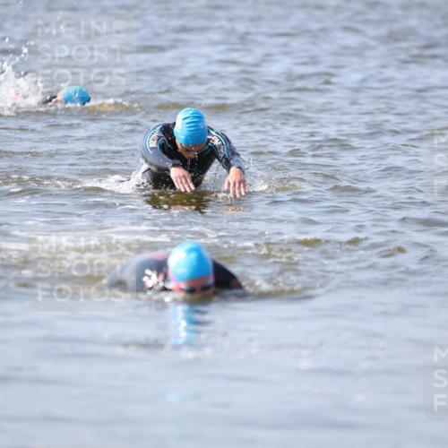 22.06.2025 - Viking Triathlon H.Heesch http://msf.ph/oto/8058946 22.06.2025 10:29:43 Schwimmen 6, 299, 473 meine-sportfotos.de