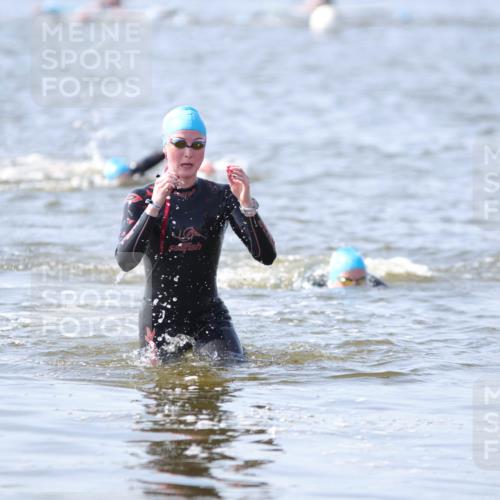 22.06.2025 - Viking Triathlon H.Heesch http://msf.ph/oto/8058950 22.06.2025 10:29:45 Schwimmen 264, 299, 473 meine-sportfotos.de