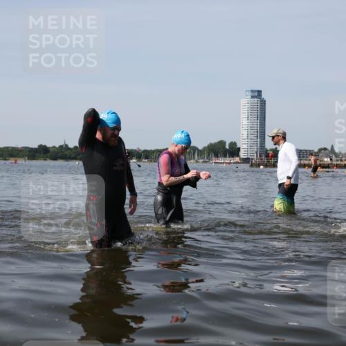 22.06.2025 - Viking Triathlon Michael Strokosch http://msf.ph/oto/8058961 22.06.2025 10:50:33 Schwimmen 24, 48, 202, 402, 418, 463, 533 meine-sportfotos.de