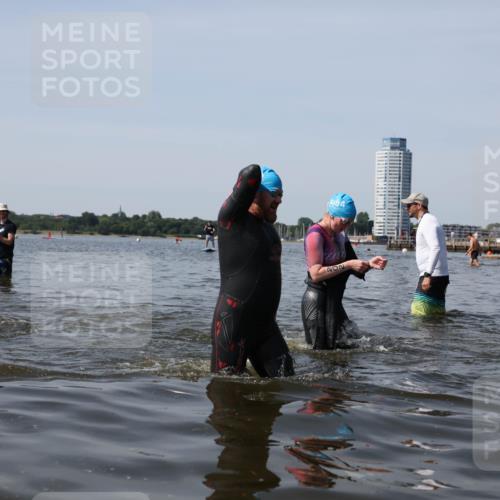 22.06.2025 - Viking Triathlon Michael Strokosch http://msf.ph/oto/8058970 22.06.2025 10:50:33 Schwimmen 24, 48, 202, 402, 418, 463, 533 meine-sportfotos.de
