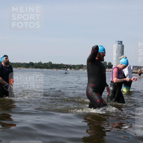 22.06.2025 - Viking Triathlon Michael Strokosch http://msf.ph/oto/8058976 22.06.2025 10:50:34 Schwimmen 24, 48, 202, 402, 418, 463, 533 meine-sportfotos.de