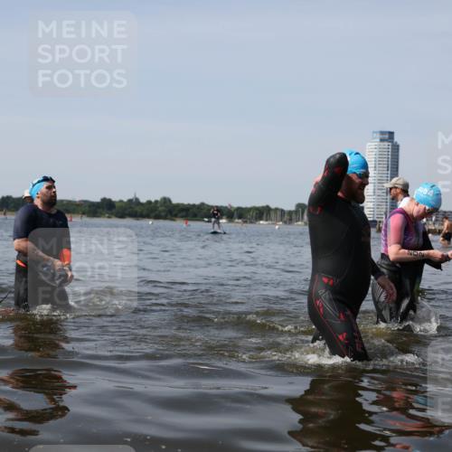 22.06.2025 - Viking Triathlon Michael Strokosch http://msf.ph/oto/8058983 22.06.2025 10:50:34 Schwimmen 24, 48, 202, 402, 418, 463, 533 meine-sportfotos.de