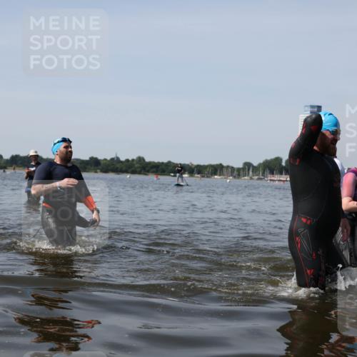 22.06.2025 - Viking Triathlon Michael Strokosch http://msf.ph/oto/8058988 22.06.2025 10:50:34 Schwimmen 24, 48, 202, 402, 418, 463, 533 meine-sportfotos.de