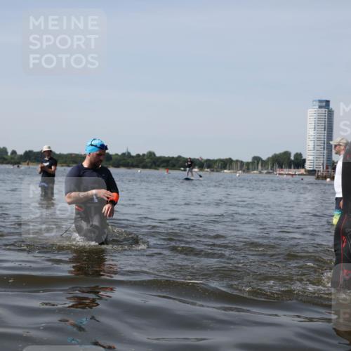 22.06.2025 - Viking Triathlon Michael Strokosch http://msf.ph/oto/8058992 22.06.2025 10:50:34 Schwimmen 24, 48, 202, 402, 418, 463, 533 meine-sportfotos.de