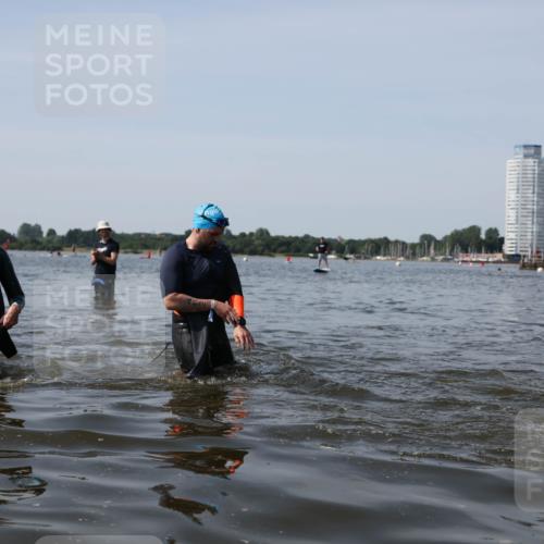 22.06.2025 - Viking Triathlon Michael Strokosch http://msf.ph/oto/8058993 22.06.2025 10:50:35 Schwimmen 24, 48, 202, 402, 418, 533 meine-sportfotos.de