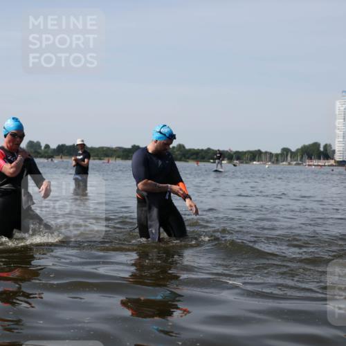 22.06.2025 - Viking Triathlon Michael Strokosch http://msf.ph/oto/8058995 22.06.2025 10:50:35 Schwimmen 24, 48, 202, 402, 418, 533 meine-sportfotos.de