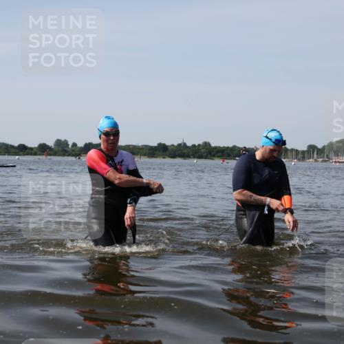 22.06.2025 - Viking Triathlon Michael Strokosch http://msf.ph/oto/8059003 22.06.2025 10:50:36 Schwimmen 24, 48, 202, 402, 418, 533 meine-sportfotos.de