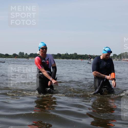 22.06.2025 - Viking Triathlon Michael Strokosch http://msf.ph/oto/8059007 22.06.2025 10:50:36 Schwimmen 24, 48, 202, 402, 418, 533 meine-sportfotos.de