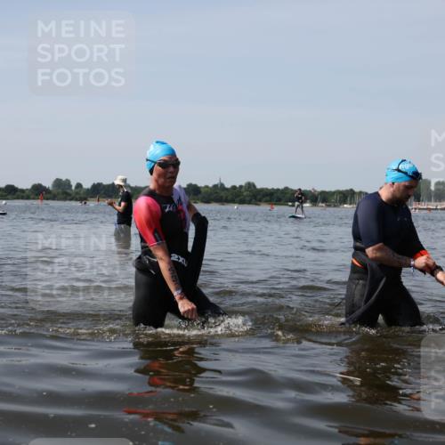 22.06.2025 - Viking Triathlon Michael Strokosch http://msf.ph/oto/8059009 22.06.2025 10:50:36 Schwimmen 24, 48, 202, 402, 418, 533 meine-sportfotos.de