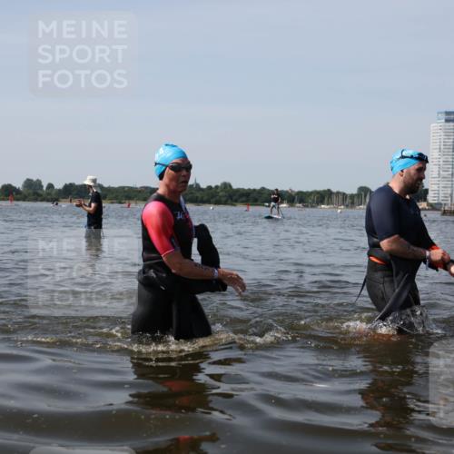 22.06.2025 - Viking Triathlon Michael Strokosch http://msf.ph/oto/8059016 22.06.2025 10:50:36 Schwimmen 24, 48, 202, 402, 418, 533 meine-sportfotos.de