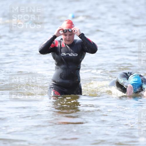 22.06.2025 - Viking Triathlon H.Heesch http://msf.ph/oto/8059051 22.06.2025 10:30:24 Schwimmen 13, 132, 381, 393, 491, 551, 626, 643, 651 meine-sportfotos.de